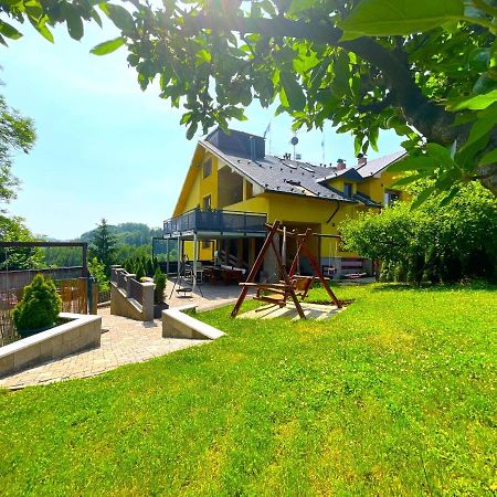 Maxovo Kralovstvi Apartment Rovensko pod Troskami Luaran gambar