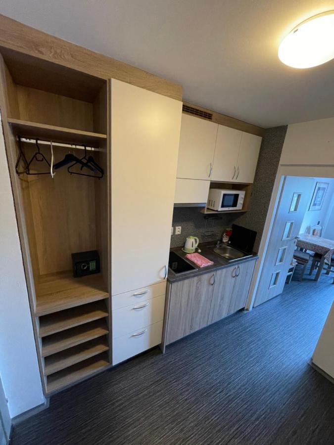 Maxovo Kralovstvi Apartment Rovensko pod Troskami Luaran gambar