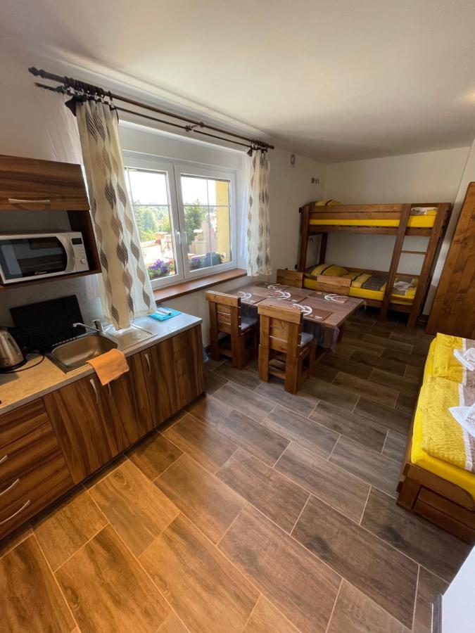 Maxovo Kralovstvi Apartment Rovensko pod Troskami Luaran gambar