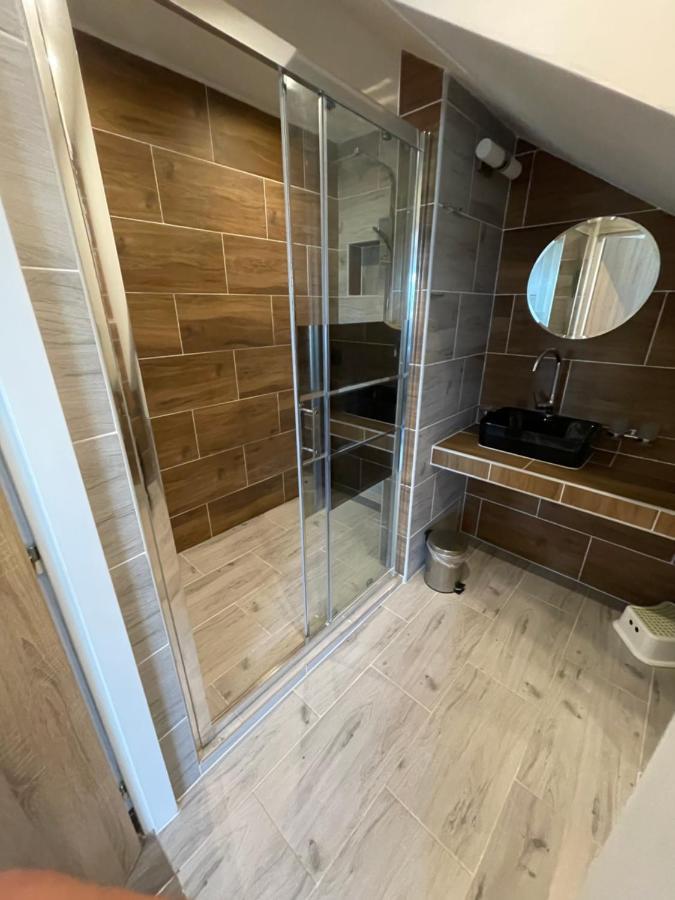 Maxovo Kralovstvi Apartment Rovensko pod Troskami Luaran gambar