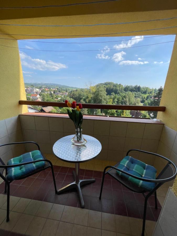 Maxovo Kralovstvi Apartment Rovensko pod Troskami Luaran gambar