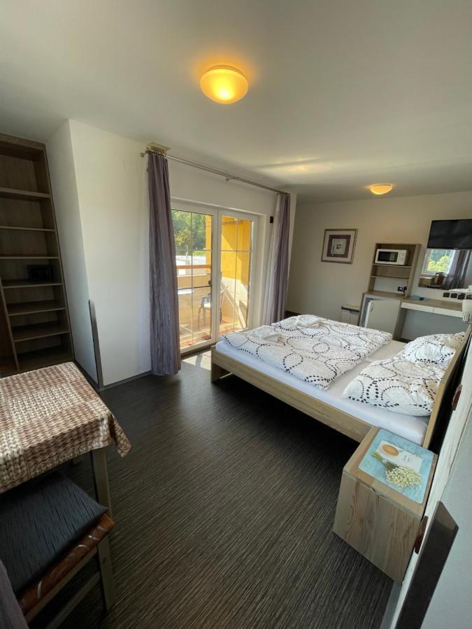 Maxovo Kralovstvi Apartment Rovensko pod Troskami Luaran gambar
