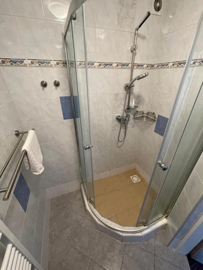 Maxovo Kralovstvi Apartment Rovensko pod Troskami Luaran gambar