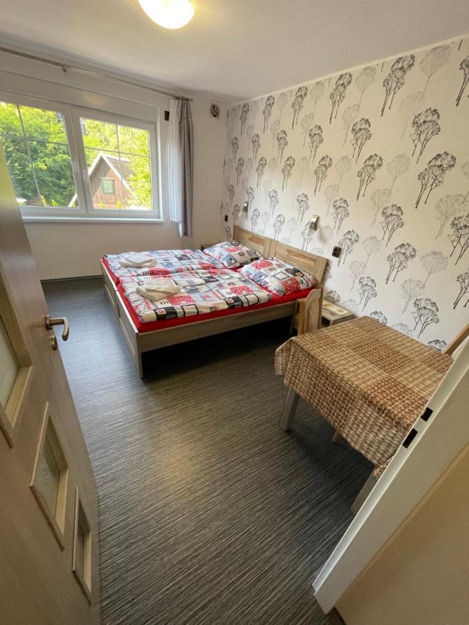 Maxovo Kralovstvi Apartment Rovensko pod Troskami Luaran gambar