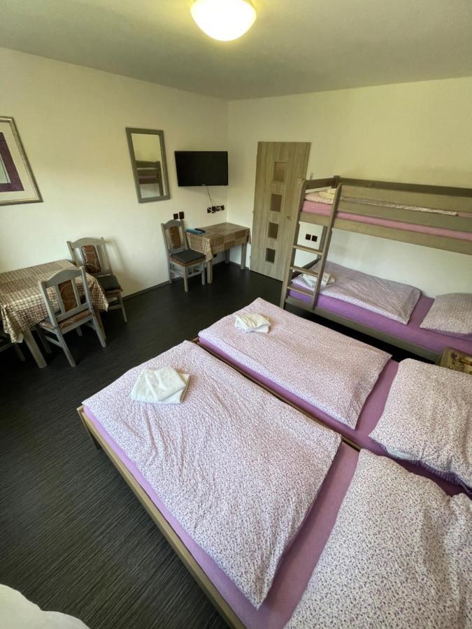 Maxovo Kralovstvi Apartment Rovensko pod Troskami Luaran gambar