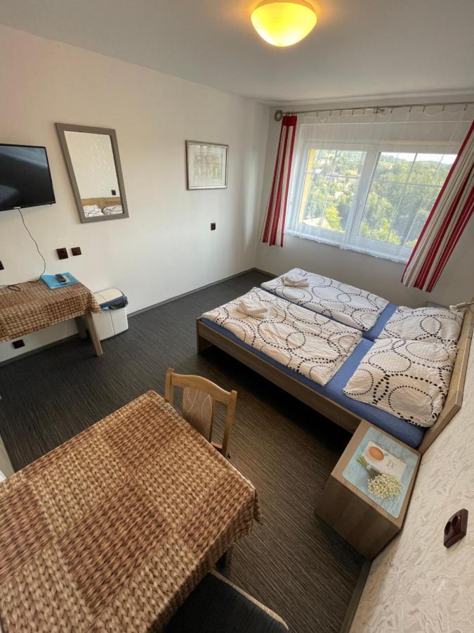 Maxovo Kralovstvi Apartment Rovensko pod Troskami Luaran gambar
