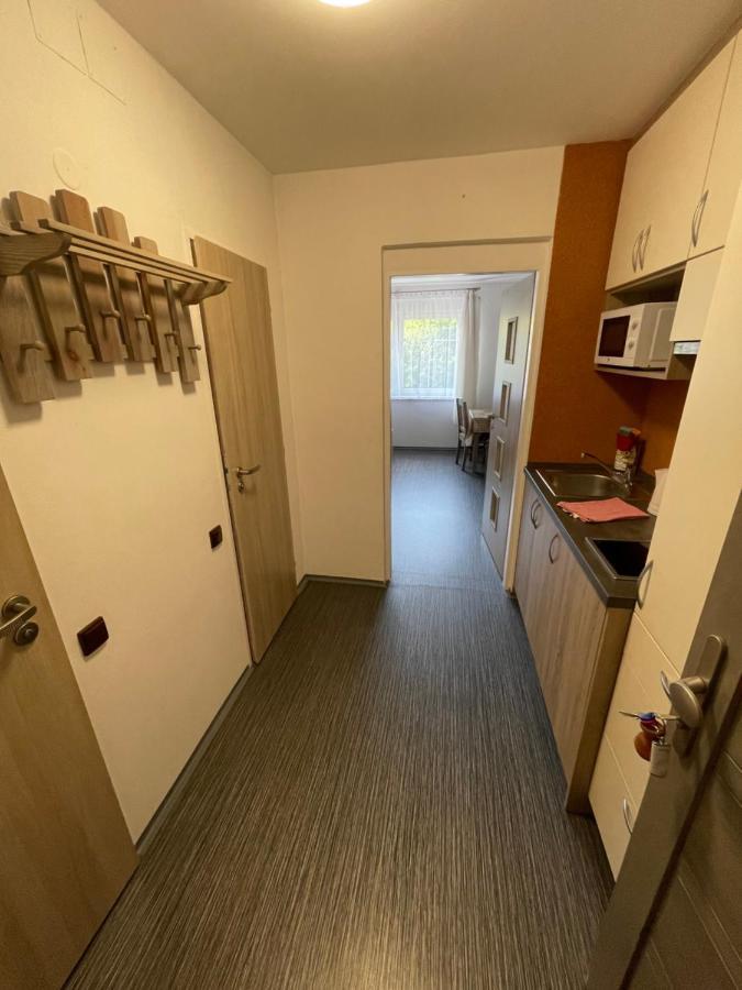 Maxovo Kralovstvi Apartment Rovensko pod Troskami Luaran gambar