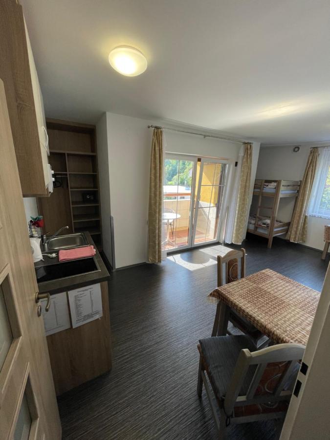 Maxovo Kralovstvi Apartment Rovensko pod Troskami Luaran gambar