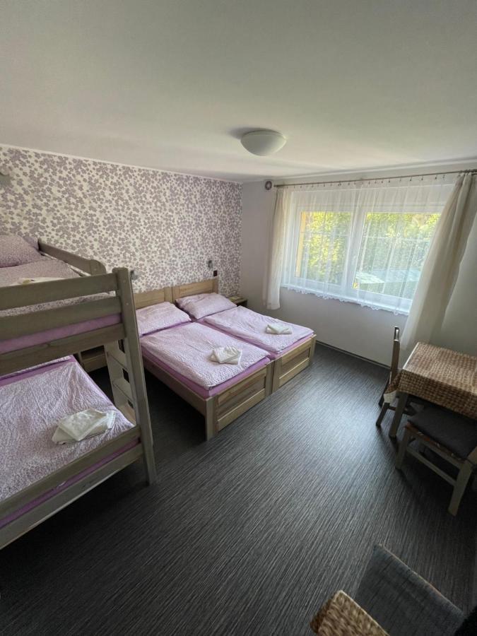 Maxovo Kralovstvi Apartment Rovensko pod Troskami Luaran gambar