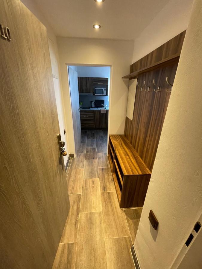 Maxovo Kralovstvi Apartment Rovensko pod Troskami Luaran gambar