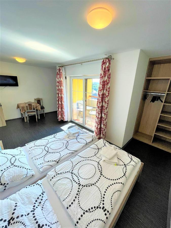 Maxovo Kralovstvi Apartment Rovensko pod Troskami Luaran gambar