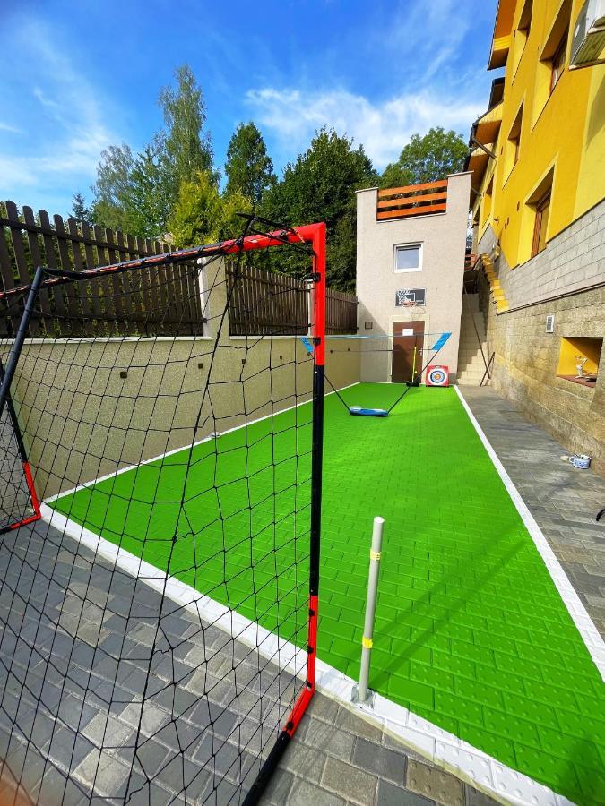 Maxovo Kralovstvi Apartment Rovensko pod Troskami Luaran gambar