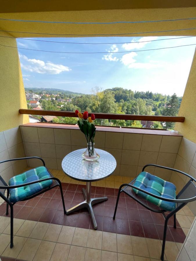Maxovo Kralovstvi Apartment Rovensko pod Troskami Luaran gambar