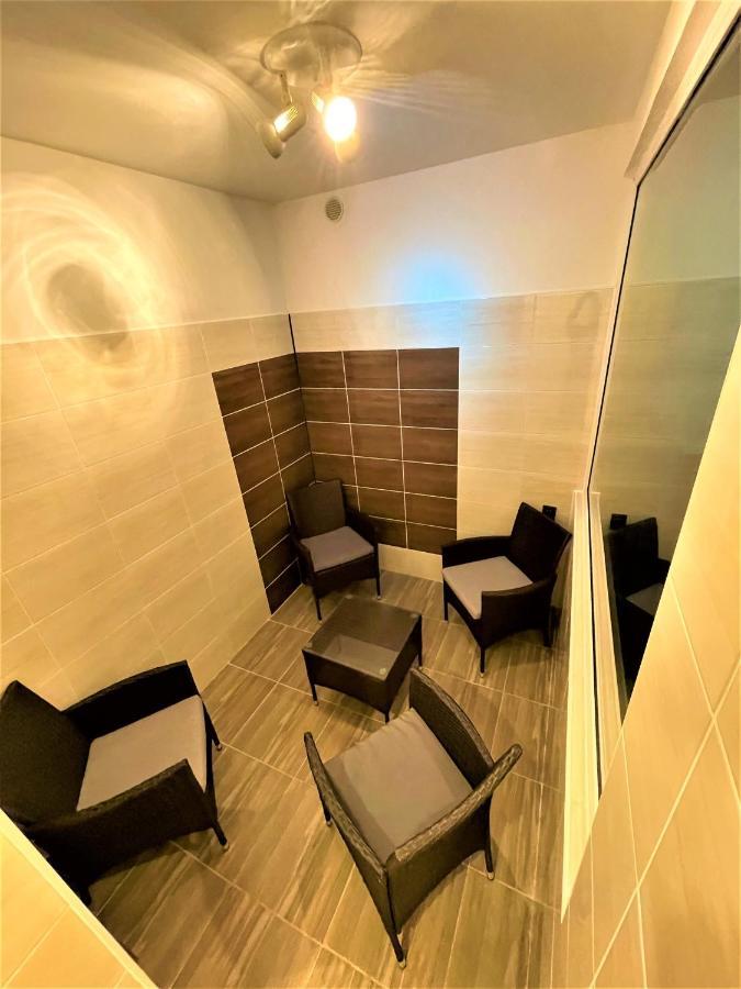 Maxovo Kralovstvi Apartment Rovensko pod Troskami Luaran gambar