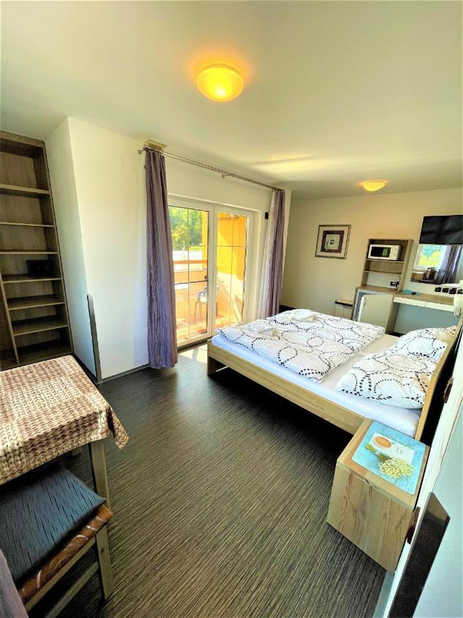 Maxovo Kralovstvi Apartment Rovensko pod Troskami Luaran gambar