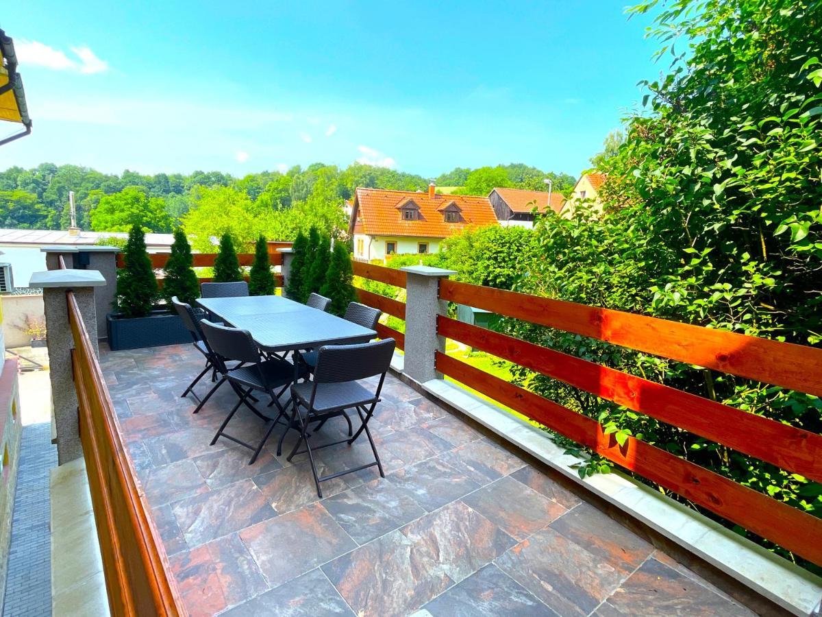 Maxovo Kralovstvi Apartment Rovensko pod Troskami Luaran gambar