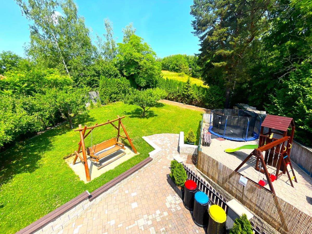 Maxovo Kralovstvi Apartment Rovensko pod Troskami Luaran gambar