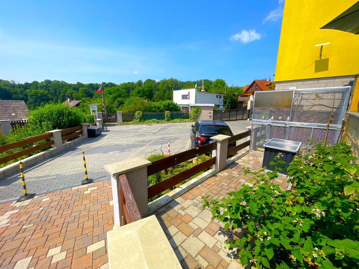 Maxovo Kralovstvi Apartment Rovensko pod Troskami Luaran gambar