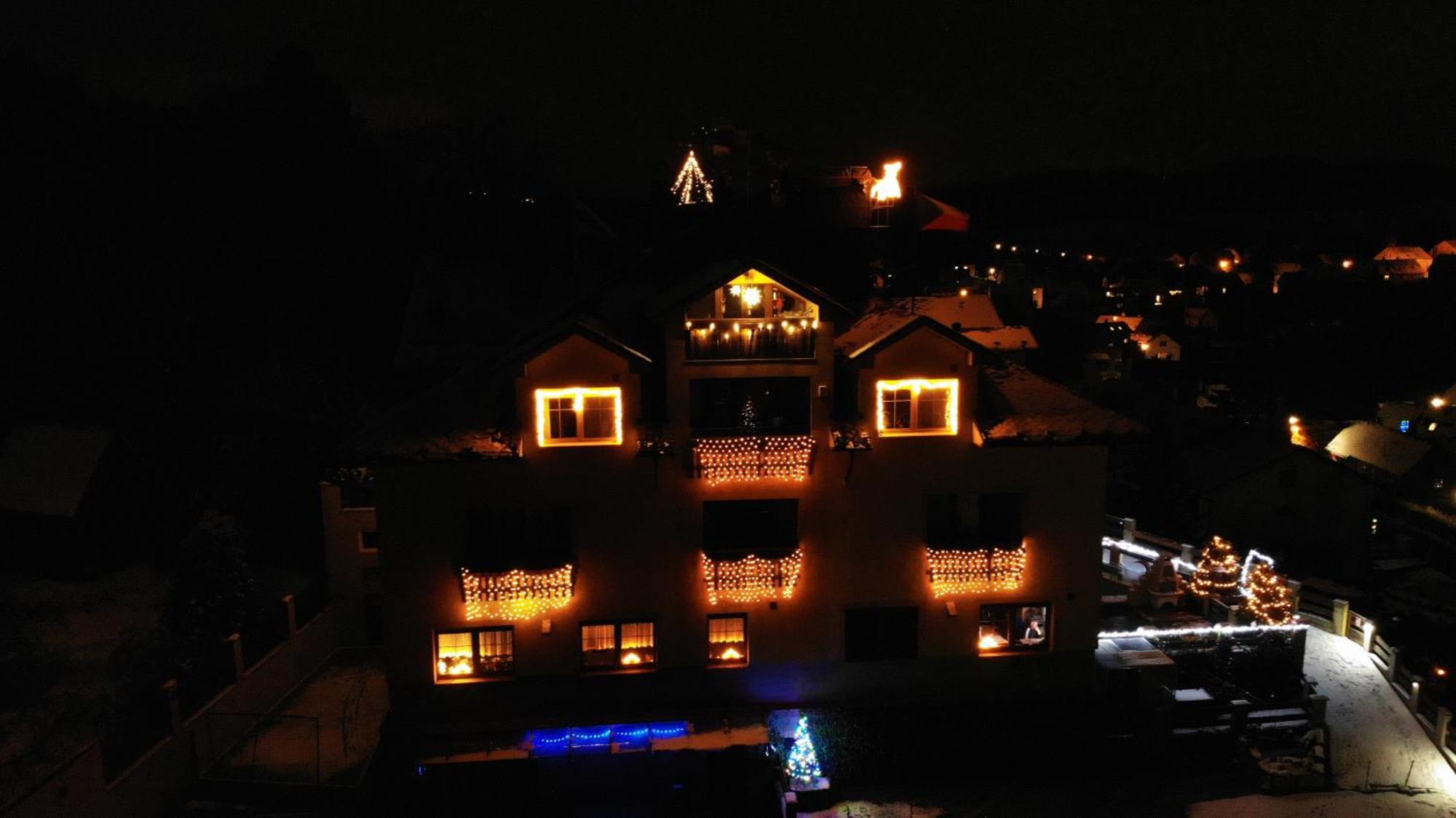 Maxovo Kralovstvi Apartment Rovensko pod Troskami Luaran gambar