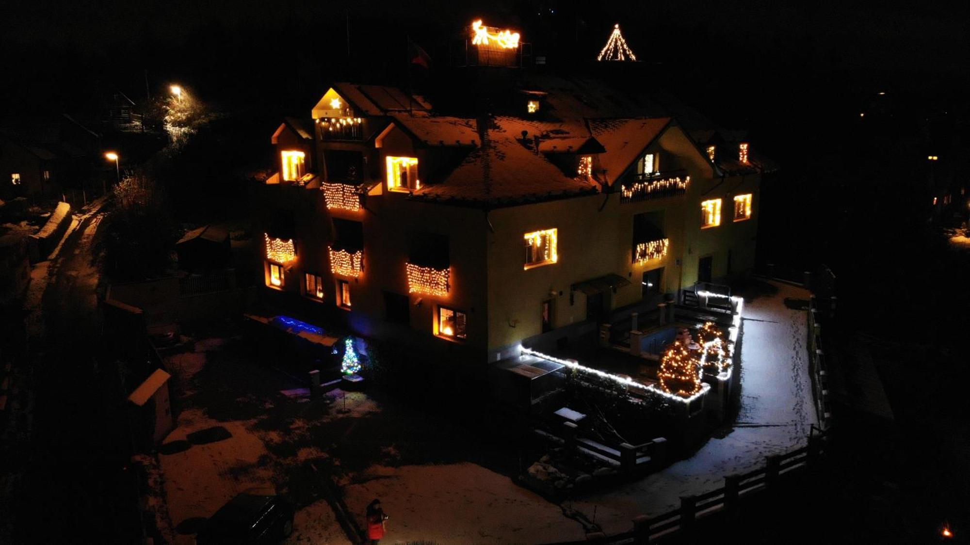 Maxovo Kralovstvi Apartment Rovensko pod Troskami Luaran gambar