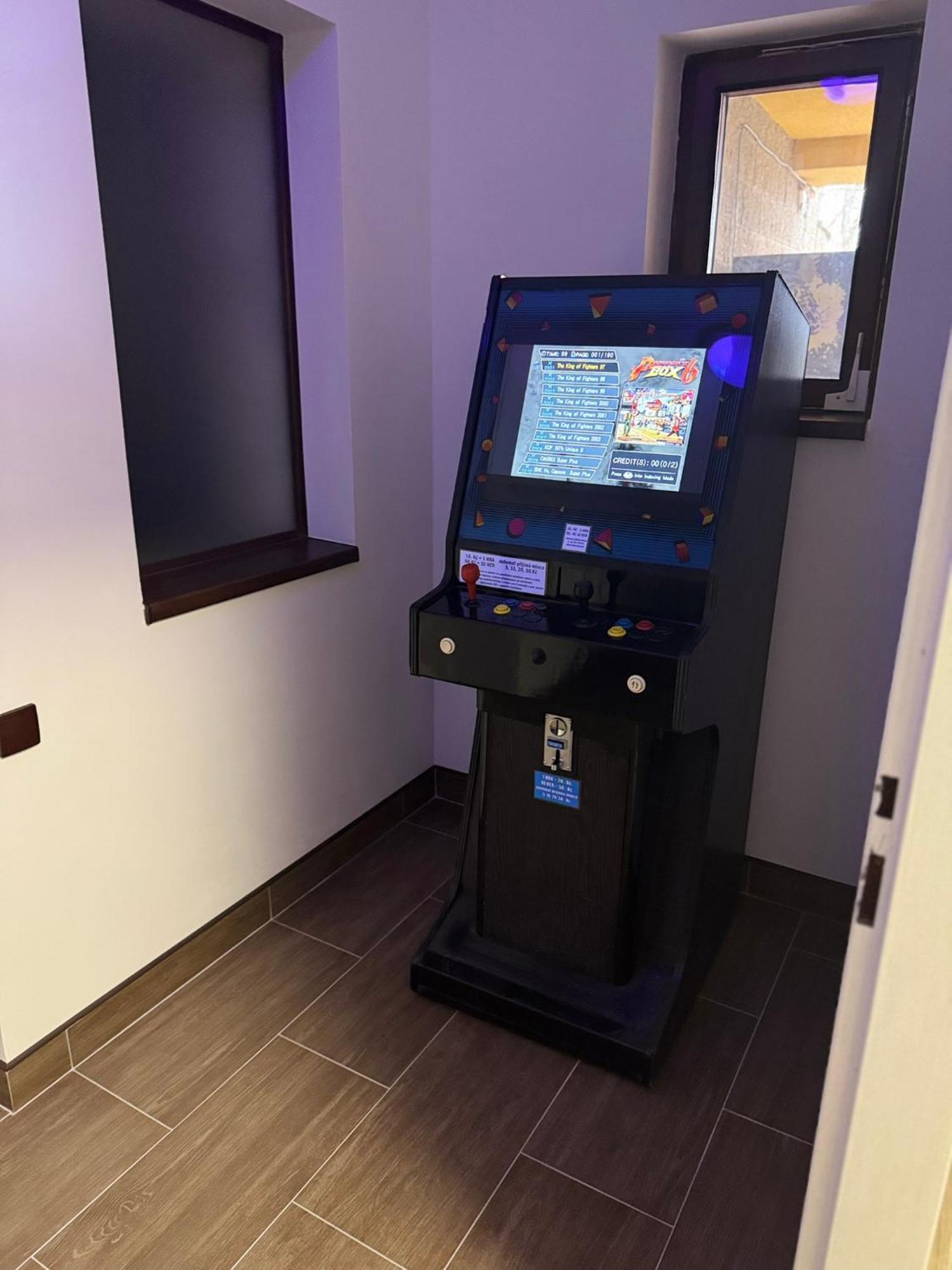Maxovo Kralovstvi Apartment Rovensko pod Troskami Luaran gambar