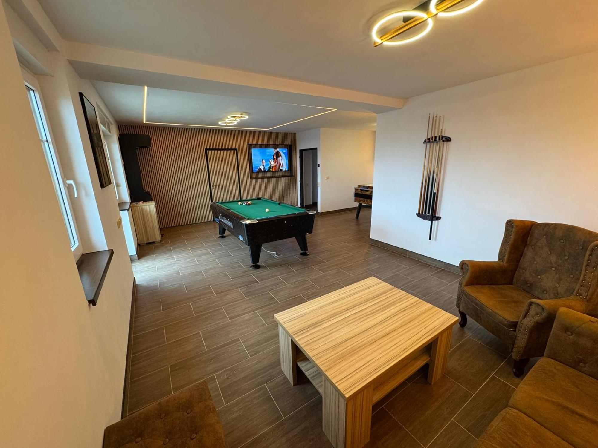 Maxovo Kralovstvi Apartment Rovensko pod Troskami Luaran gambar