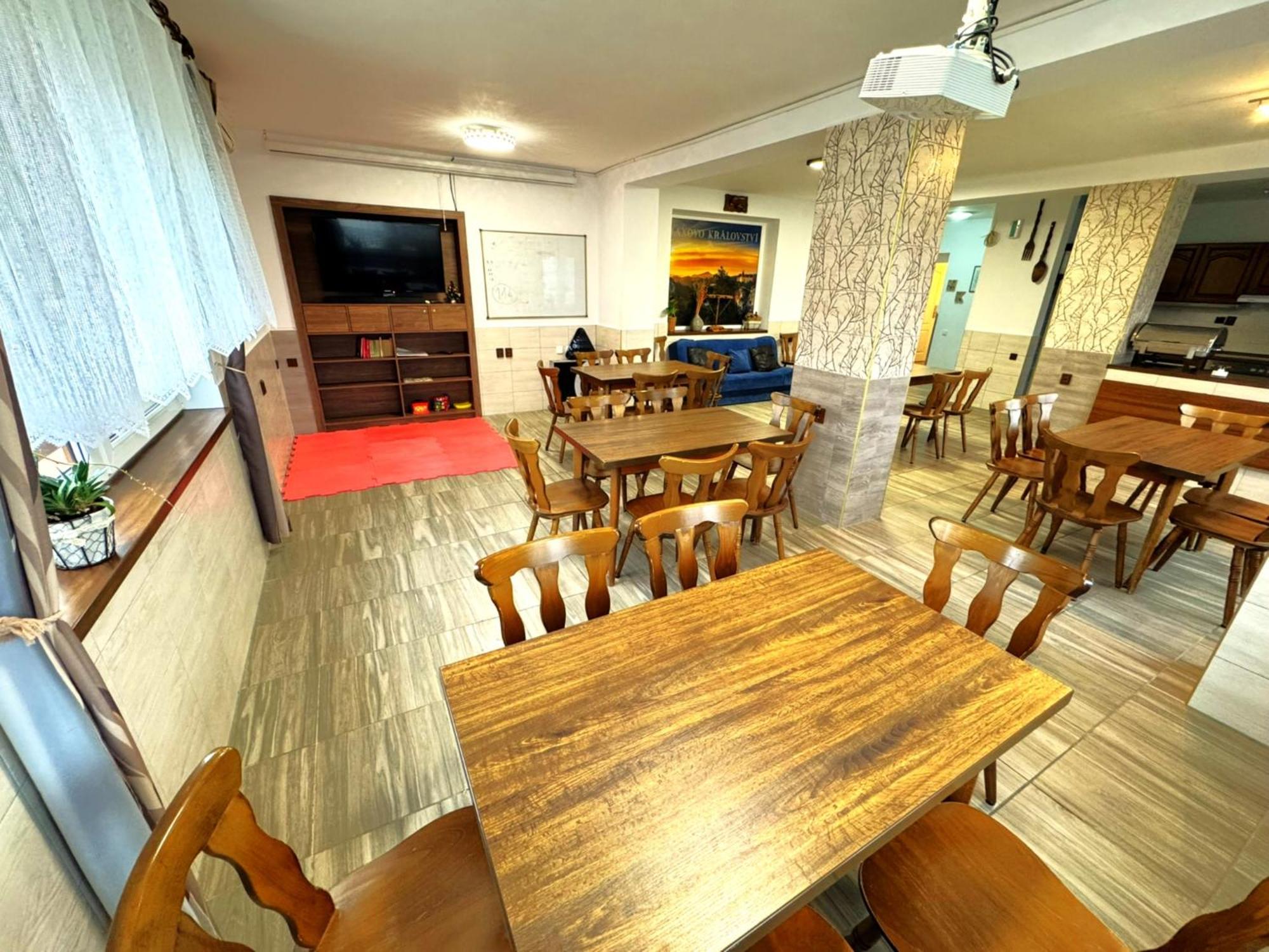 Maxovo Kralovstvi Apartment Rovensko pod Troskami Luaran gambar